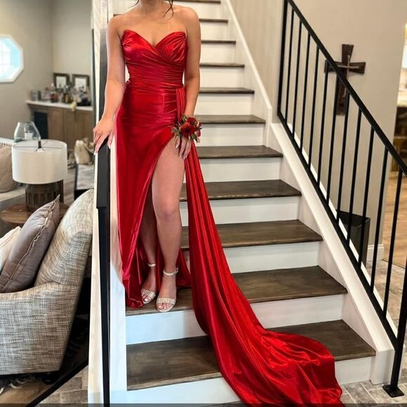 ‎Sherri Hill Prom Dress - Picture 4 of 14